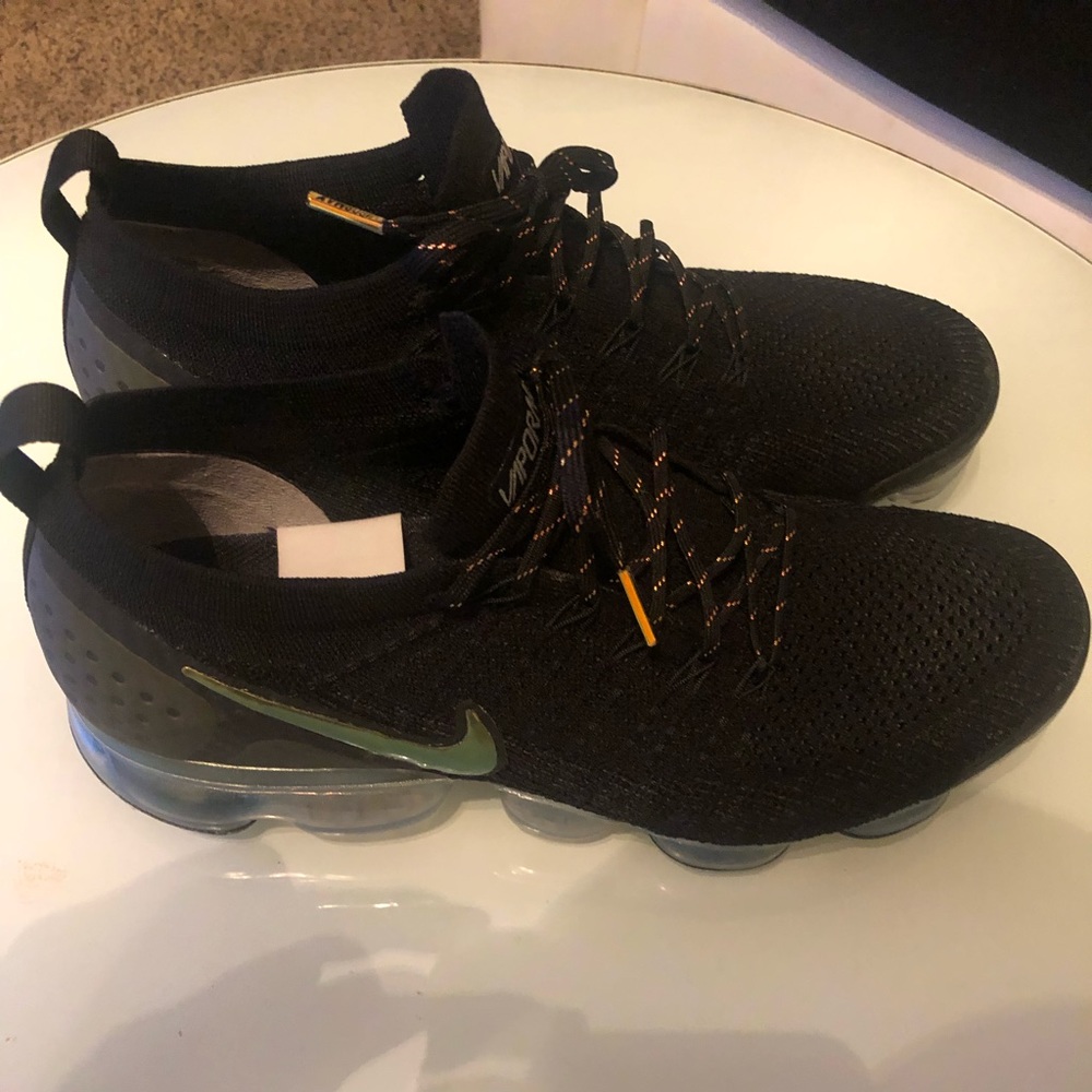 Vapormax shoes - Picture 2 of 5